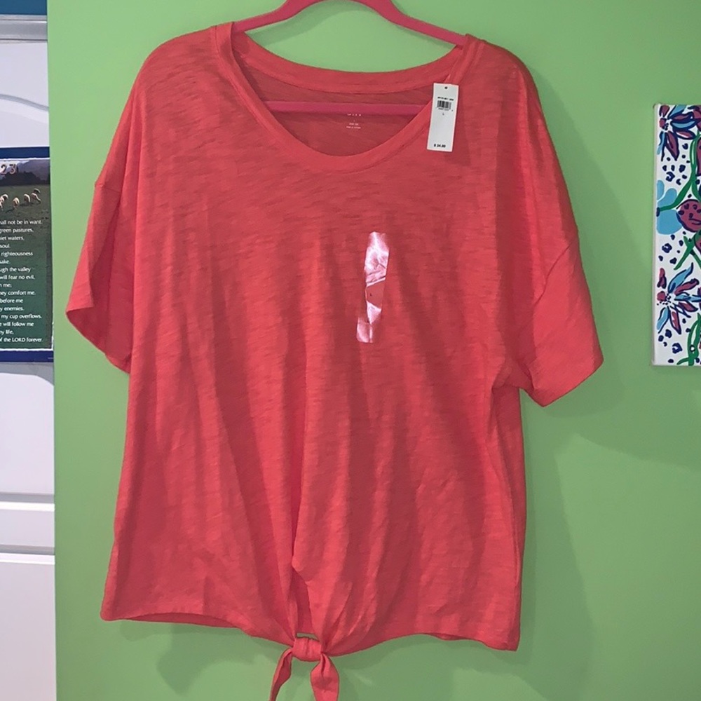 Gap Easy Tee with tie in front